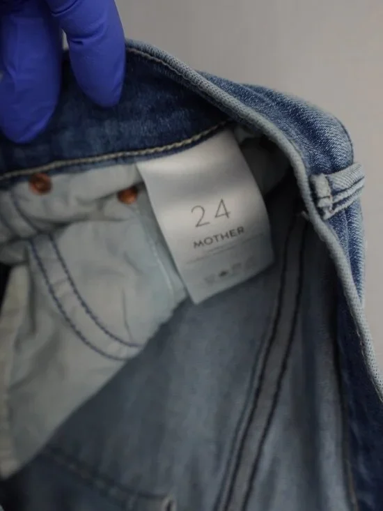 MOTHER The Pixie Insider Ankle Jeans in Group Bathing Size 24 - Picture 10 of 16